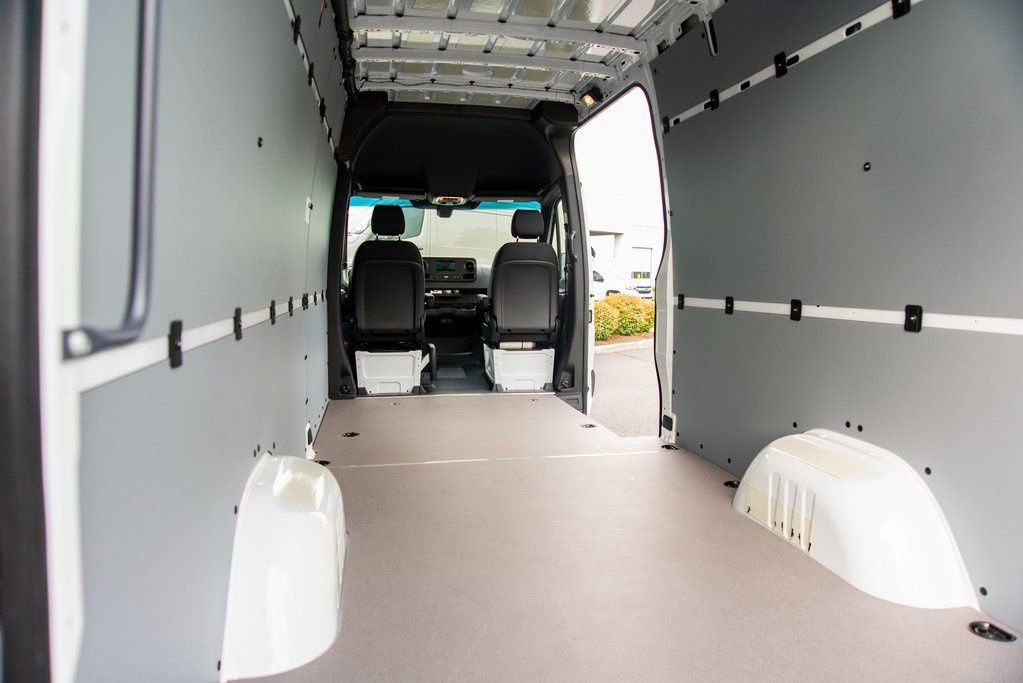 Used 2024 Mercedes-Benz Sprinter 2500 image 35