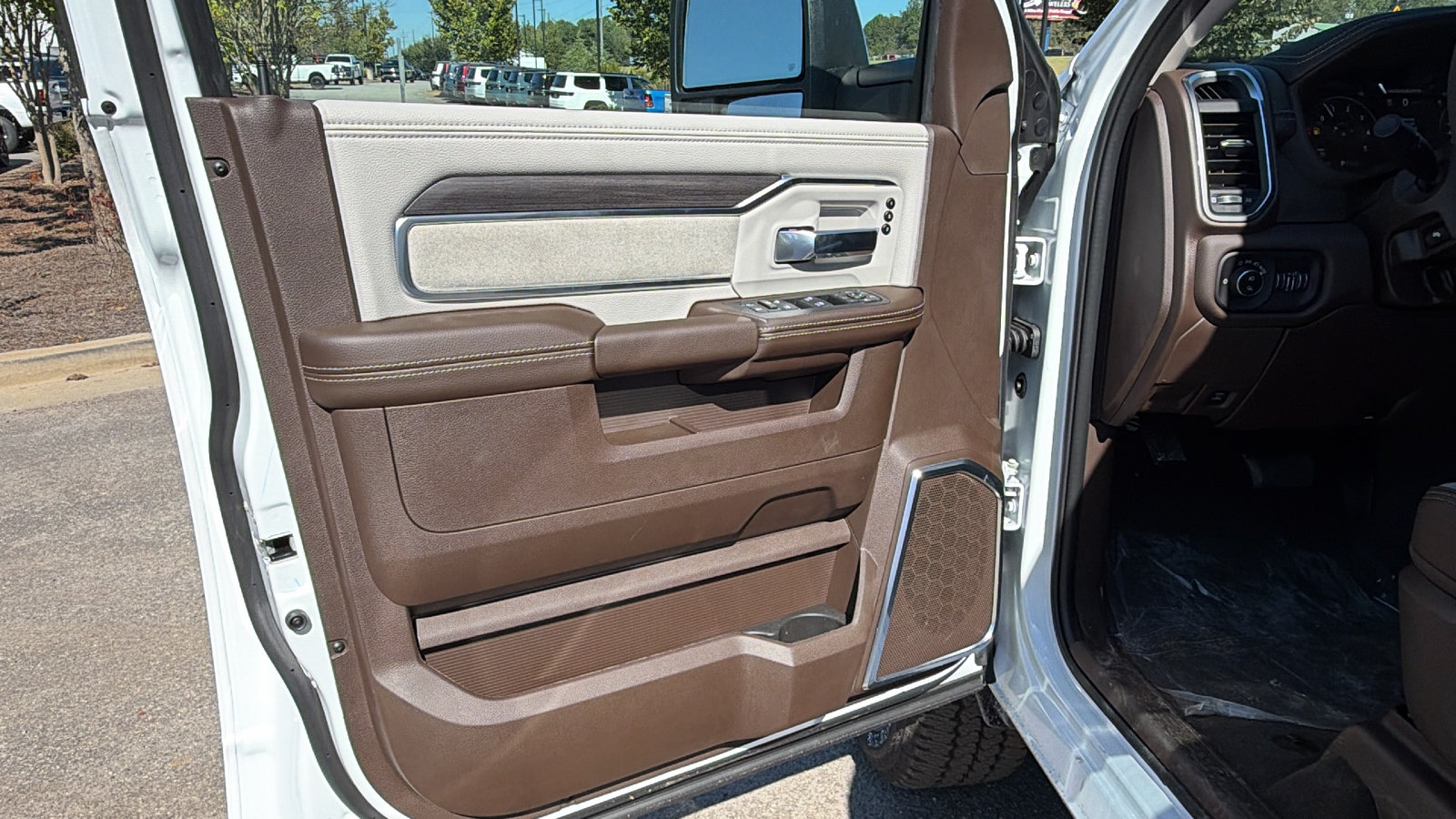 New 2027 RAM 2500 Laramie AWD/4WD image 15