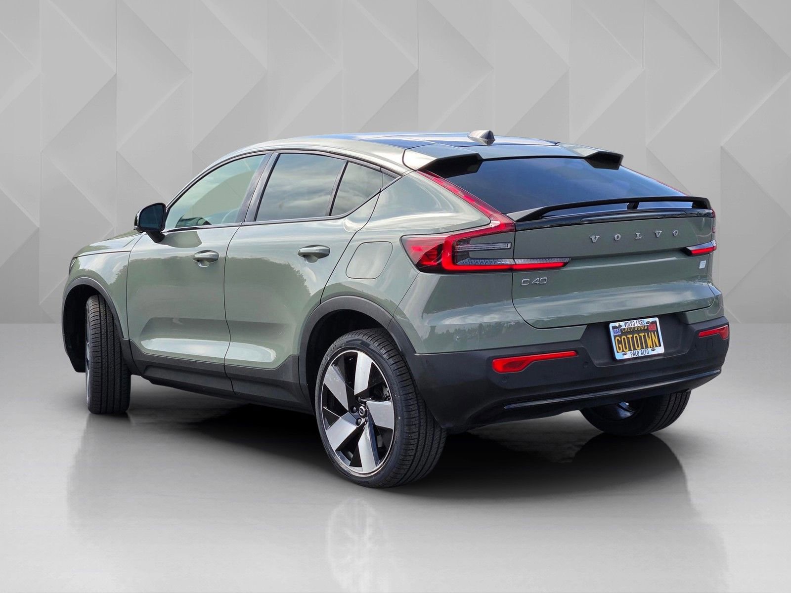 Certified 2023 Volvo C40 P8 Recharge Ultimate w/ Protection Package Premier image 4