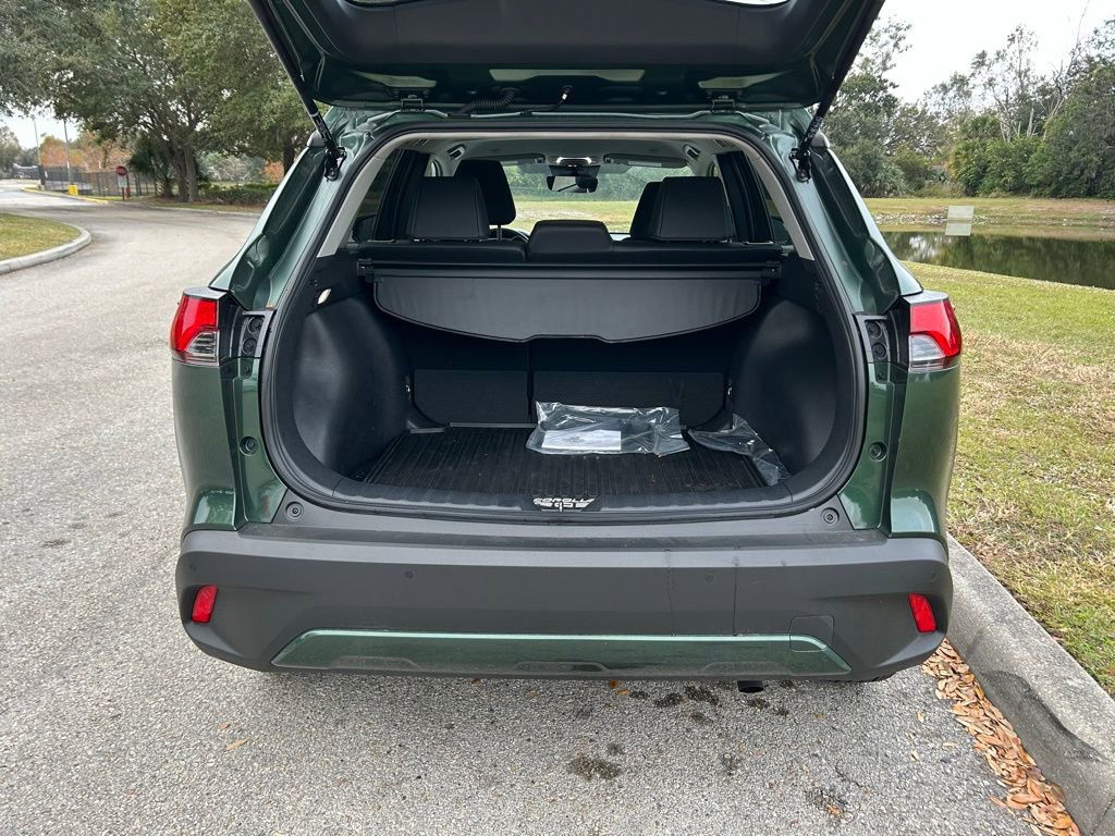 Used 2025 Toyota Corolla Cross XLE image 10