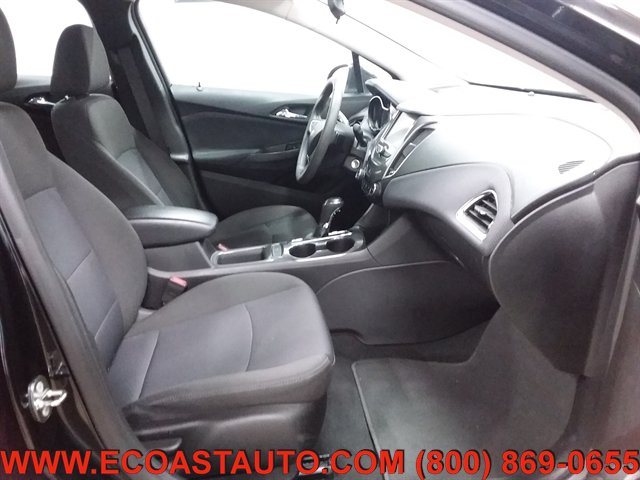 Used 2018 Chevrolet Cruze LT FWD image 12