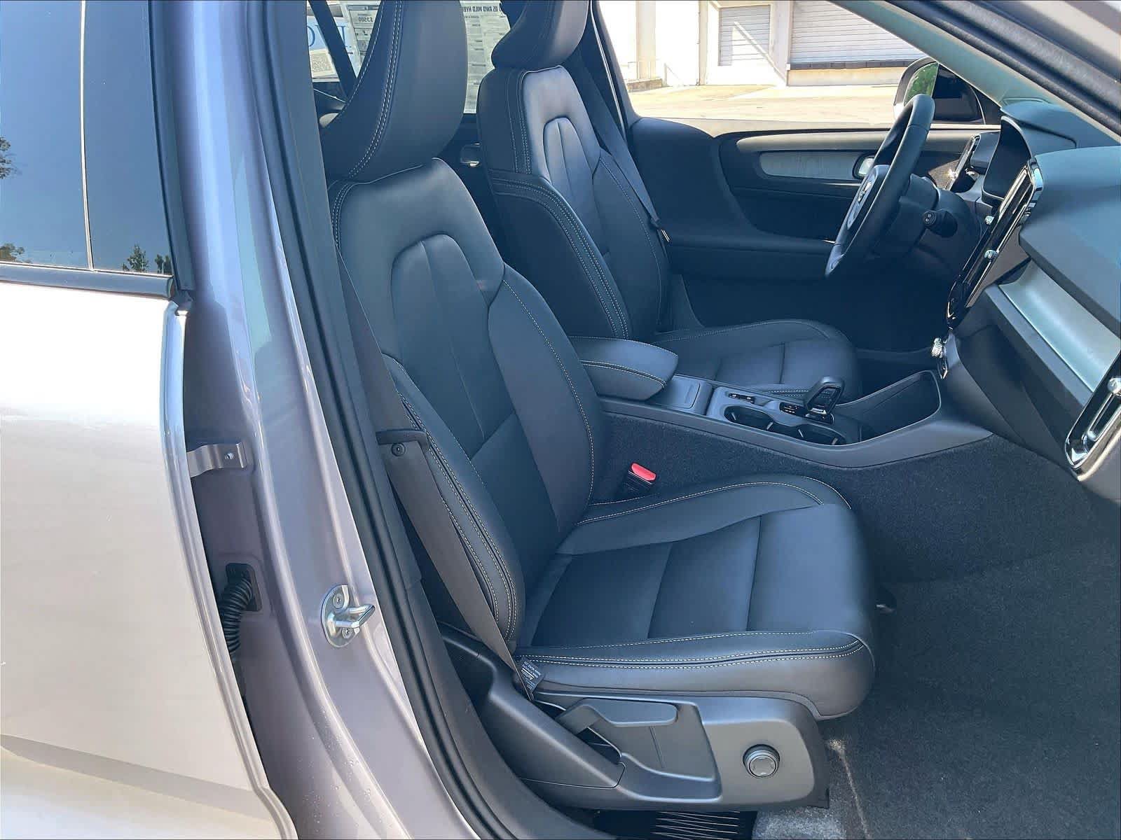 New 2026 Volvo XC40 B5 Core w/ Climate Package AWD/4WD image 31