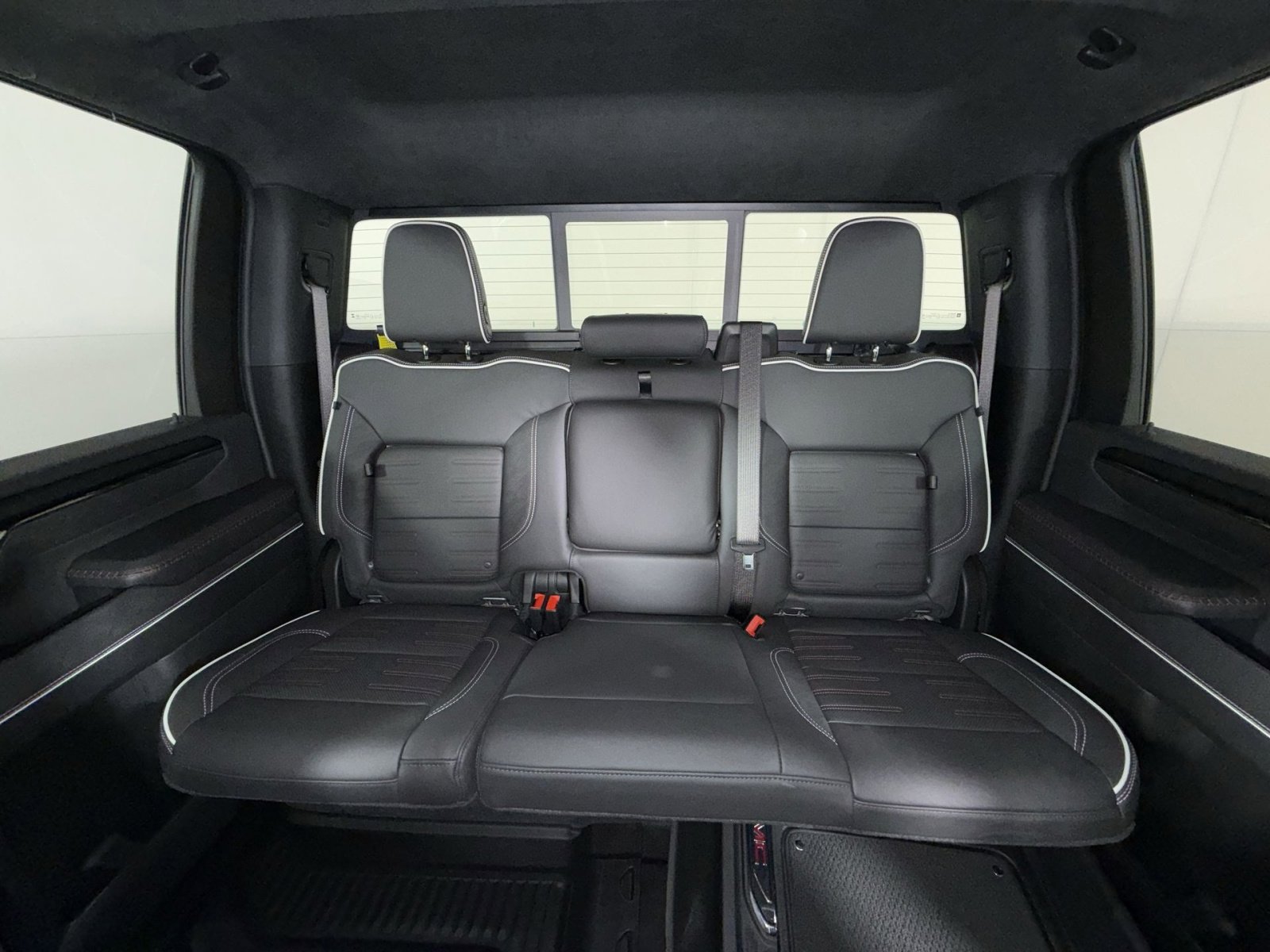 Used 2025 GMC Sierra 2500 AT4X AWD/4WD image 25