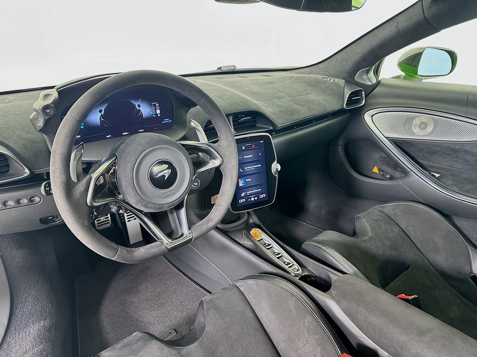 Used 2025 McLaren Artura image 10