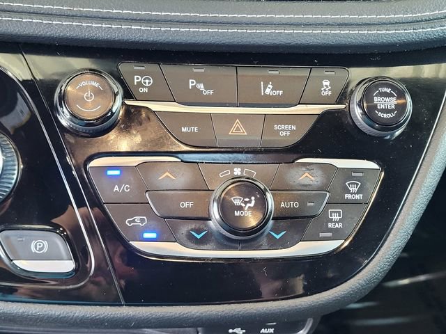 Used 2019 Chrysler Pacifica Limited w/ Advanced Safetytec Group FWD image 21