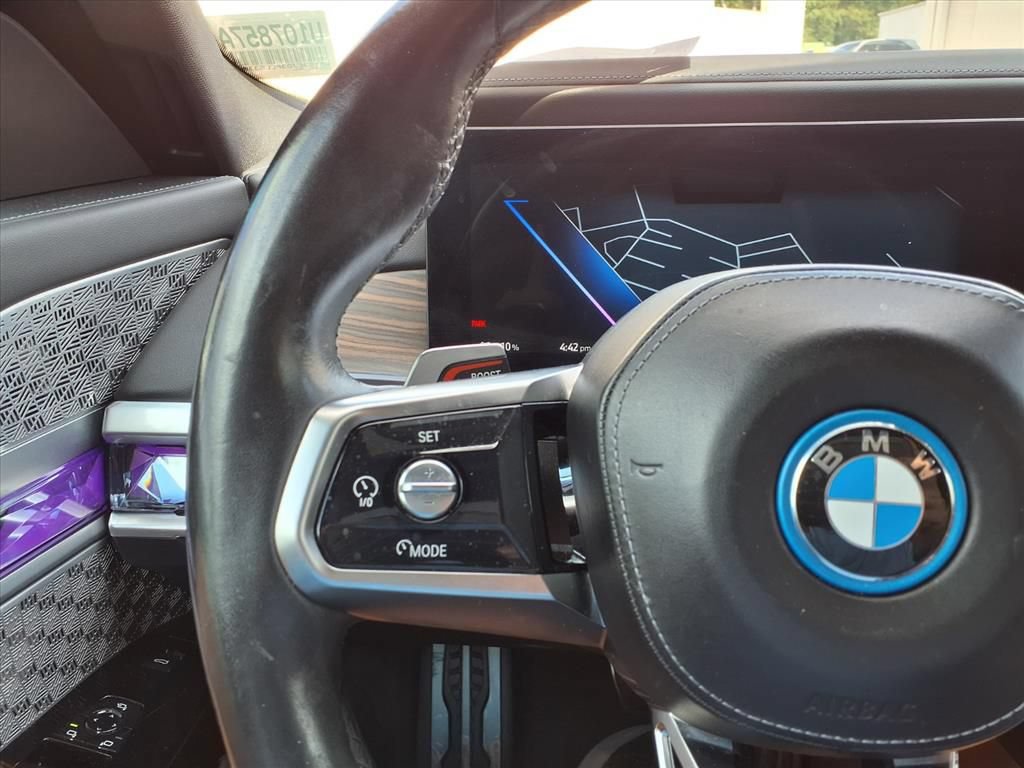 Used 2023 BMW i7 xDrive60 w/ Executive Package 2 AWD/4WD image 18