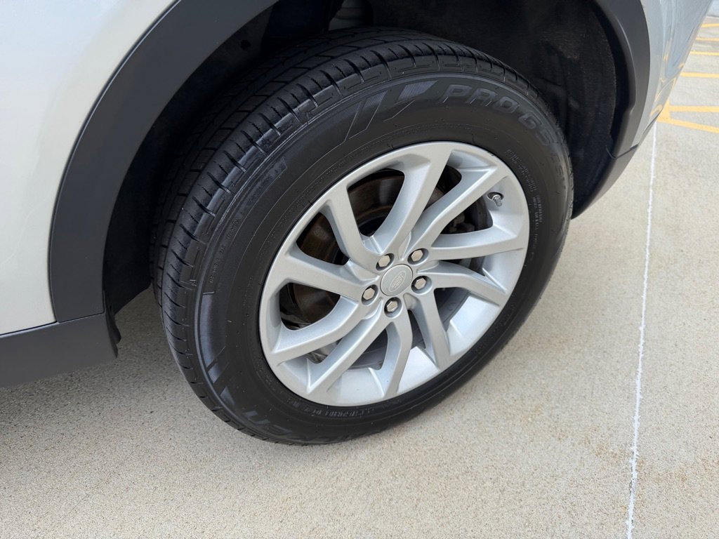 Used 2019 Land Rover Discovery Sport HSE AWD/4WD image 9
