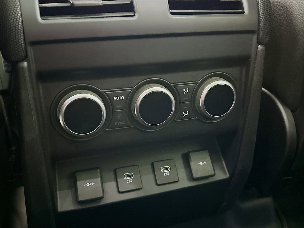 Used 2022 Land Rover Defender 110 X-Dynamic SE AWD/4WD image 34