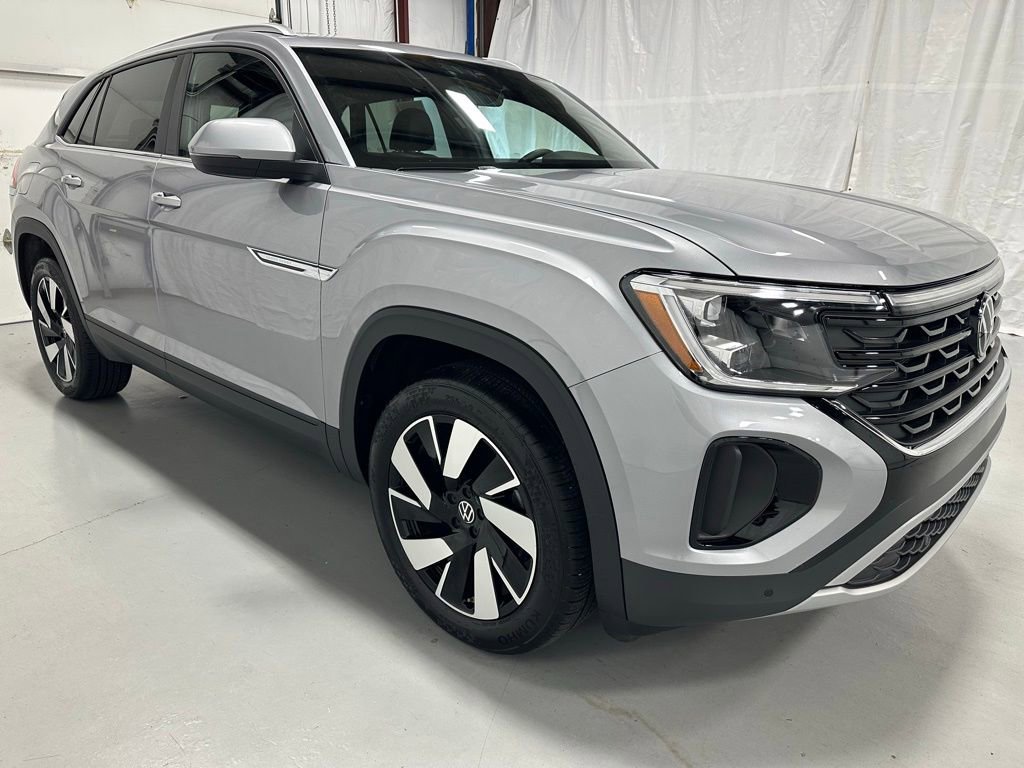 Used 2025 Volkswagen Atlas Cross Sport SE image 1