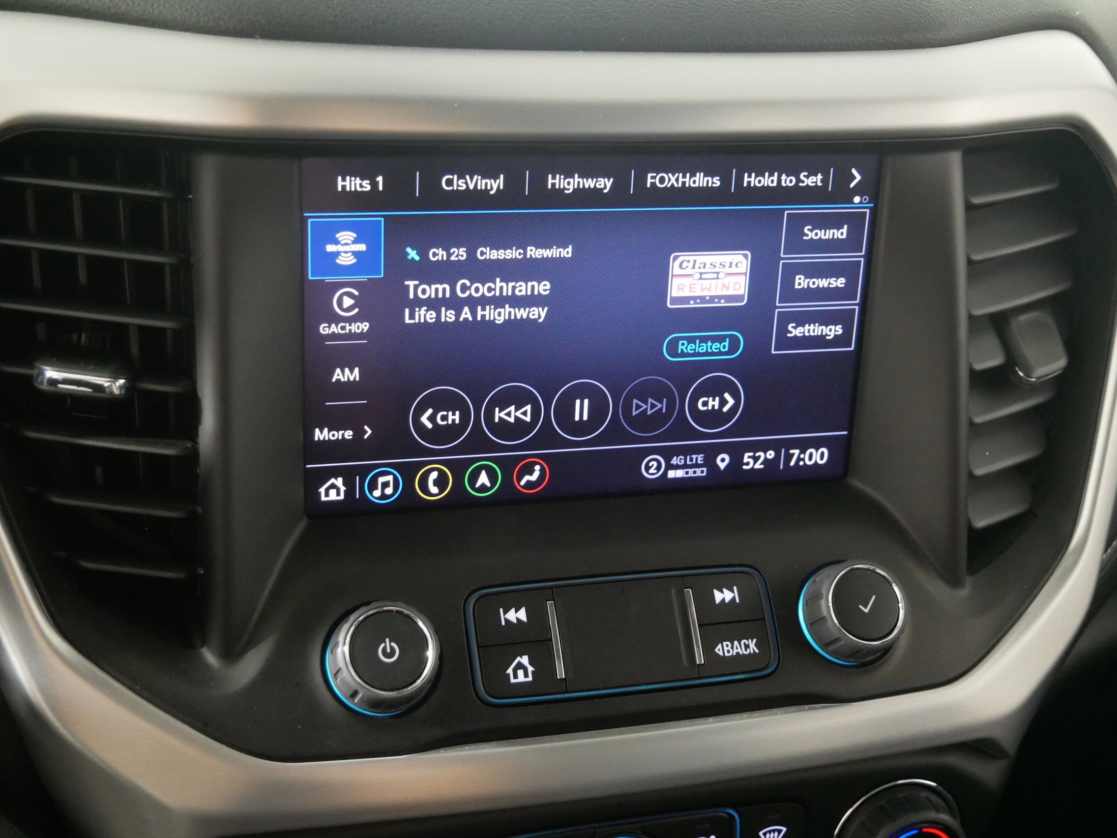 Used 2023 GMC Acadia SLT w/ Technology Package image 22