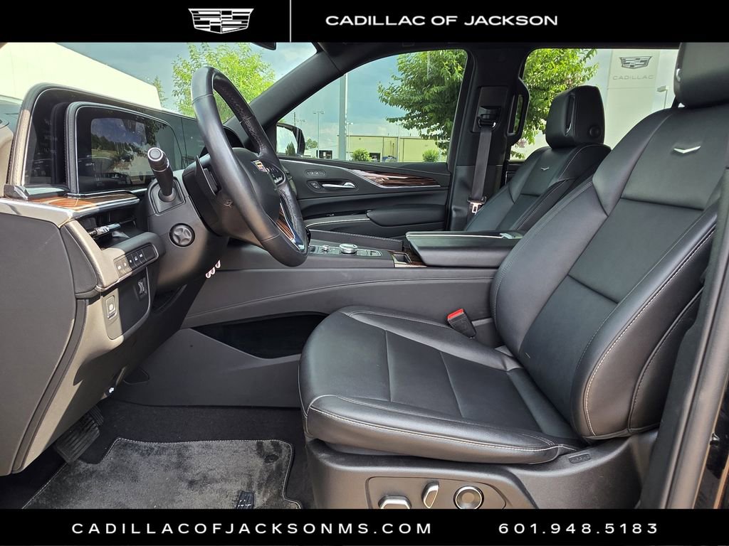 Used 2024 Cadillac Escalade ESV Luxury AWD/4WD image 16