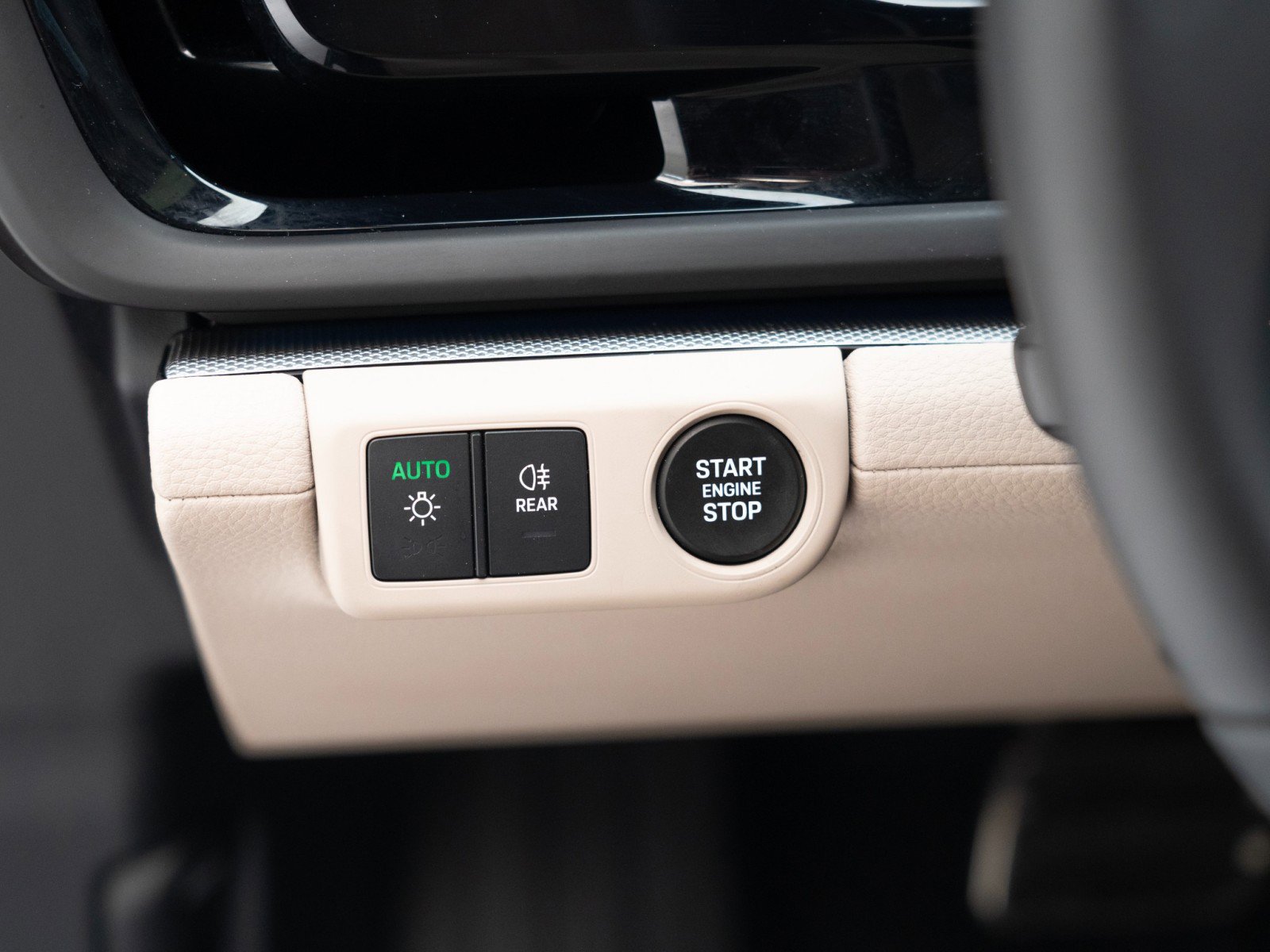 Certified 2025 Porsche Panamera 4 image 28