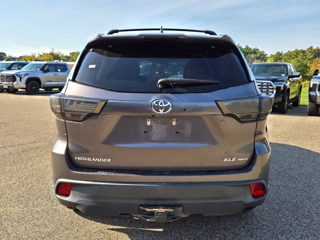Used 2018 Toyota Highlander XLE AWD/4WD image 4