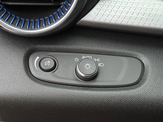 Certified 2025 Chevrolet Trax LT FWD image 26