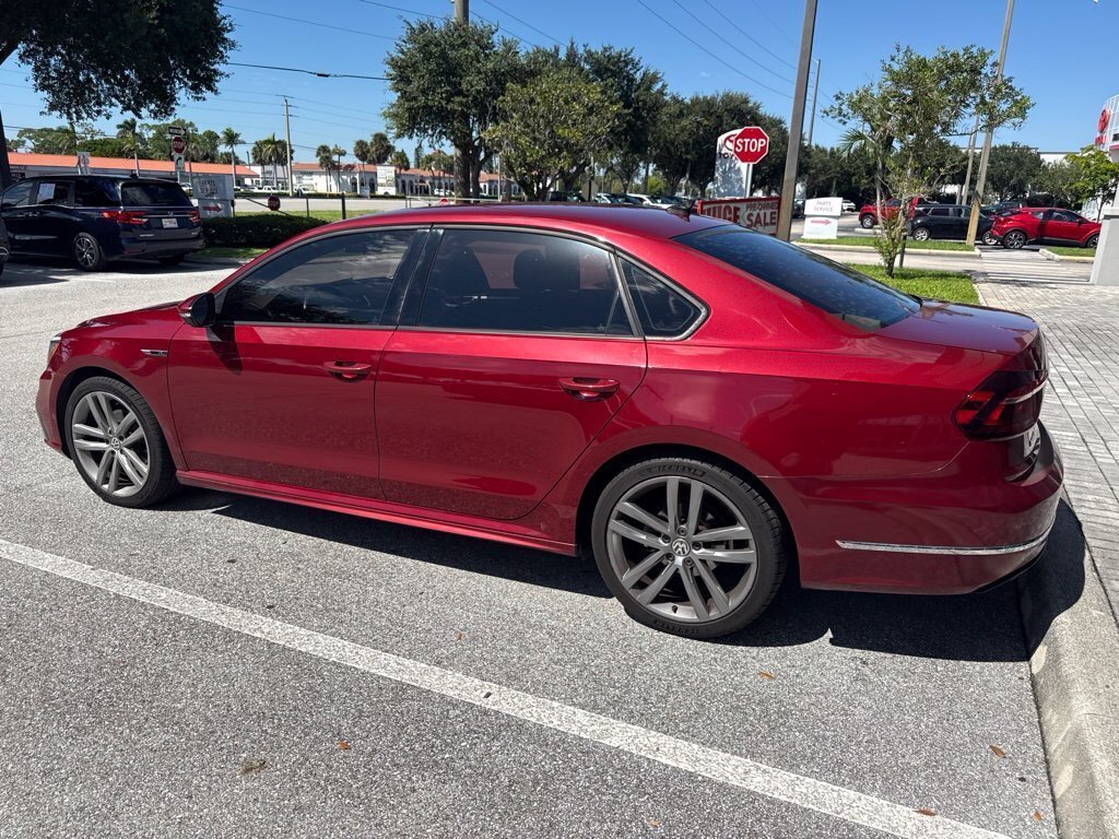 Used 2018 Volkswagen Passat 2.0T R-Line w/ R-Line Lighting Package FWD image 3