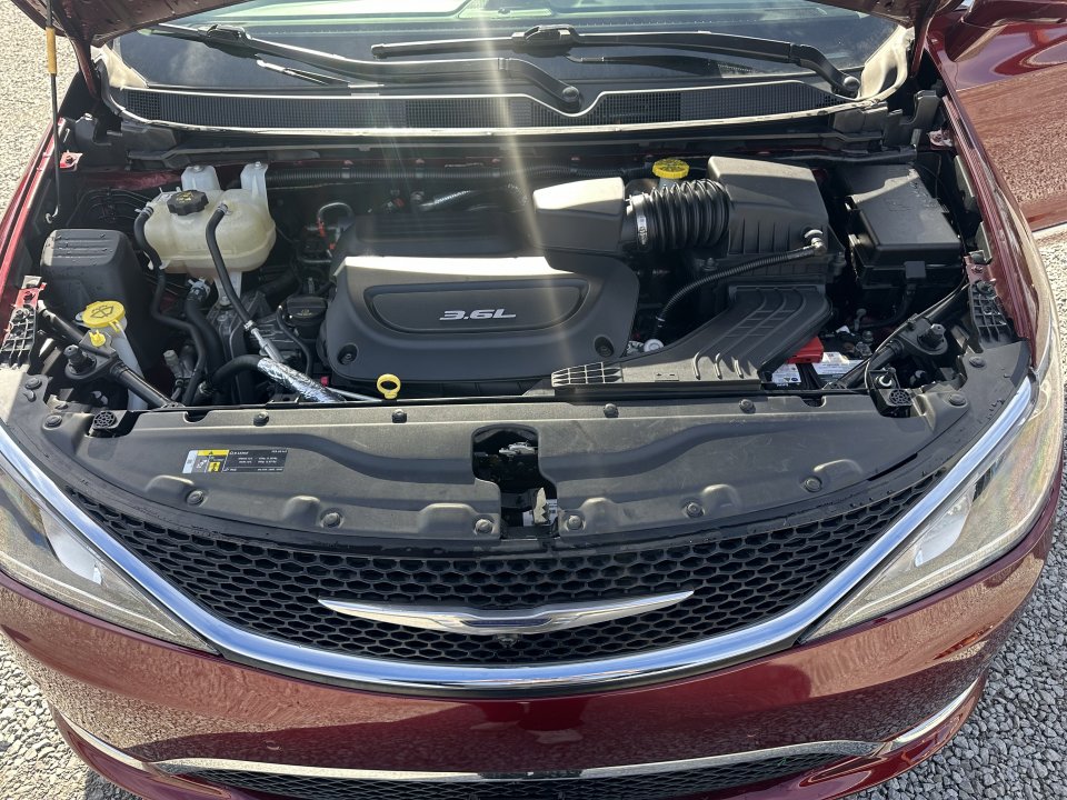 Used 2017 Chrysler Pacifica Touring-L Plus w/ Advanced Safetytec Group FWD image 25