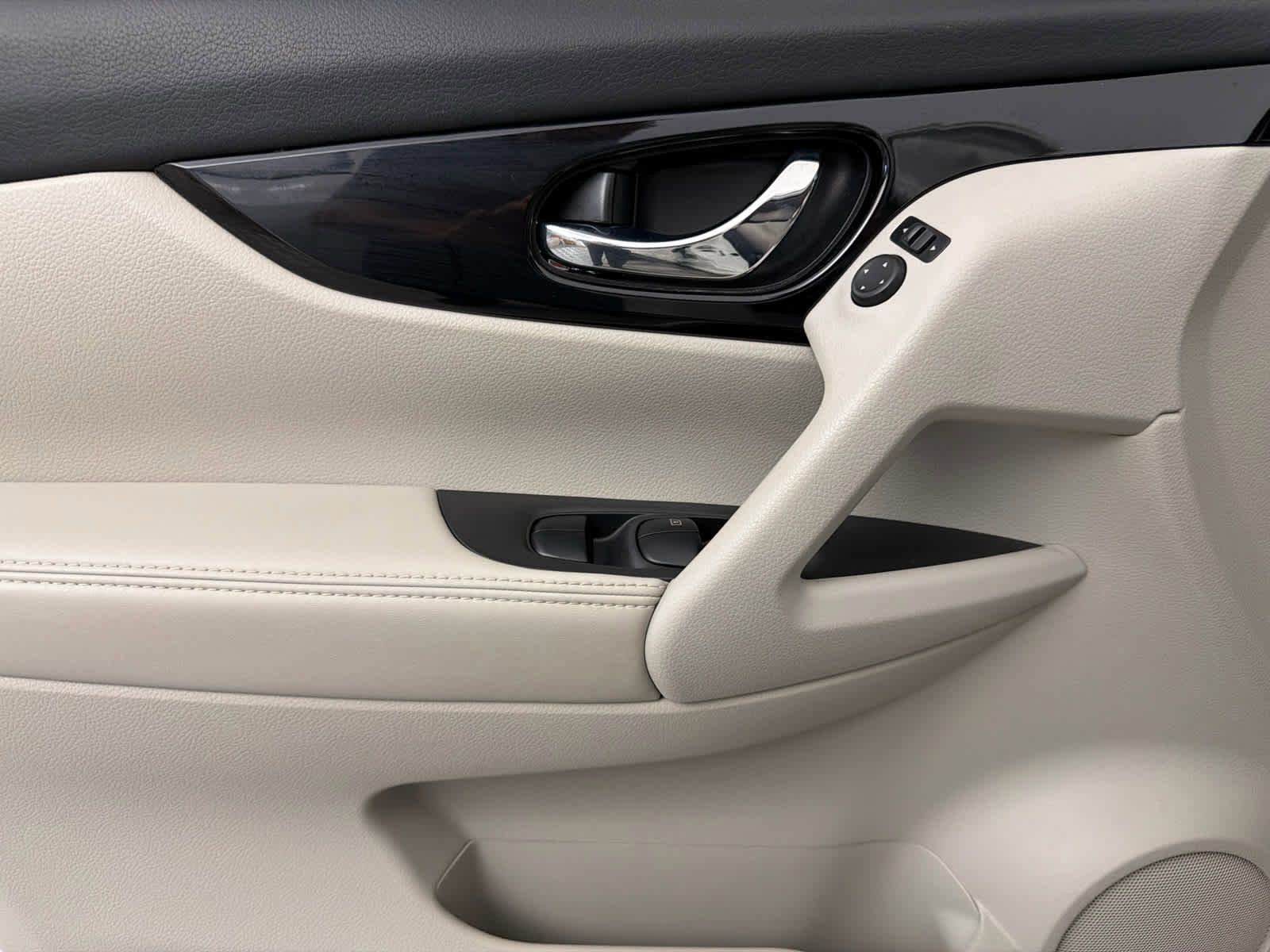 Used 2019 Nissan Rogue Sport SV FWD image 22