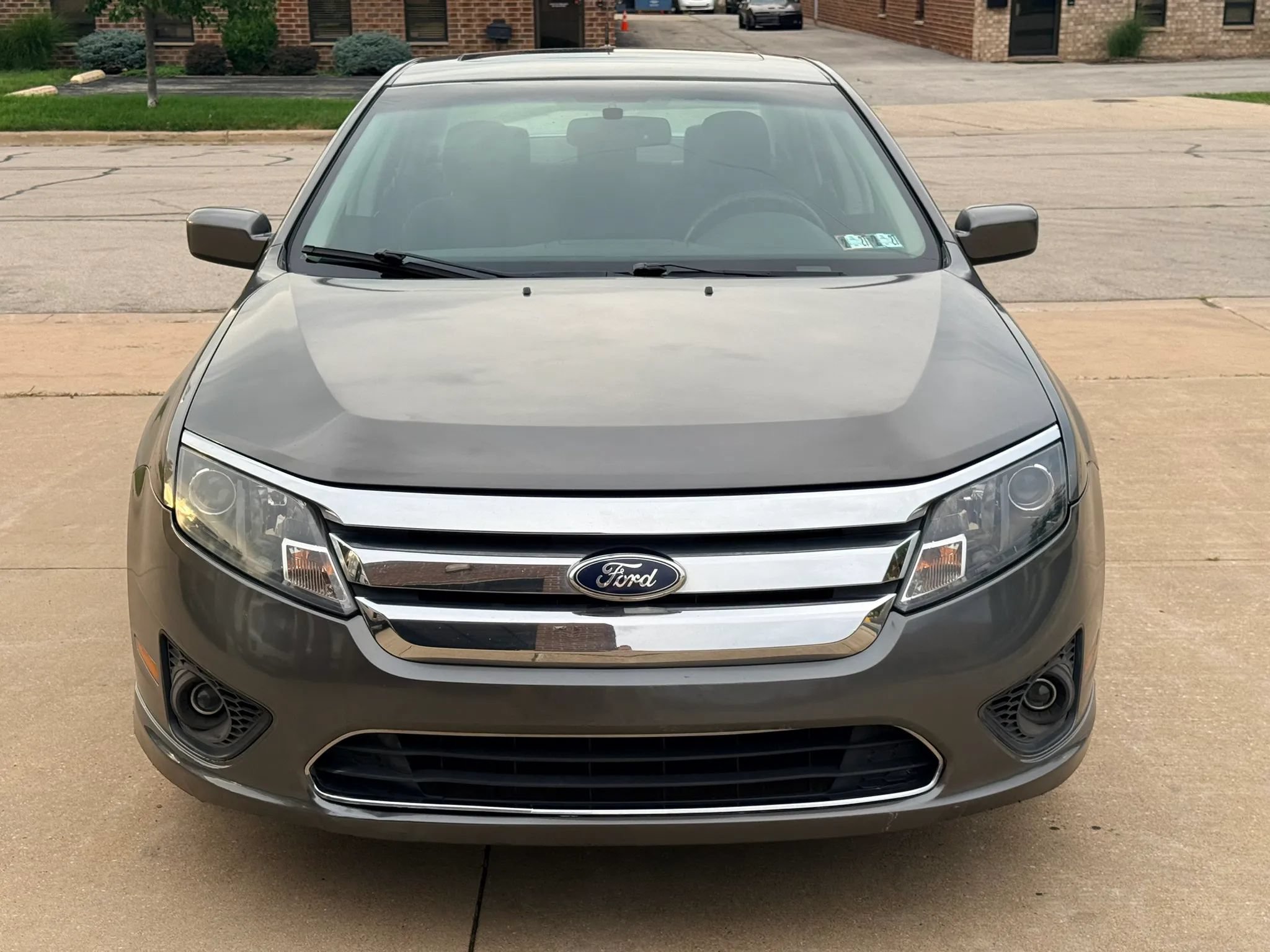 Used 2010 Ford Fusion SE FWD image 2