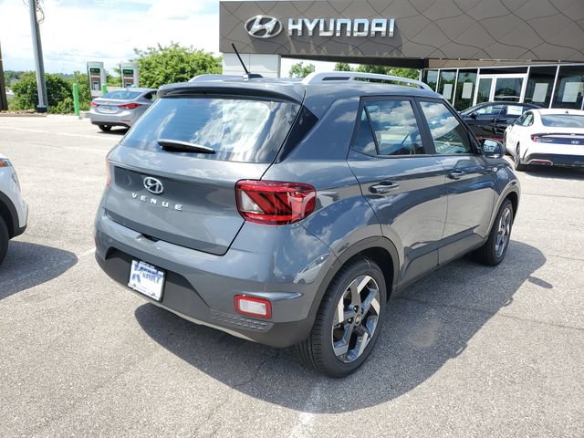 New 2026 Hyundai Venue SEL FWD image 4