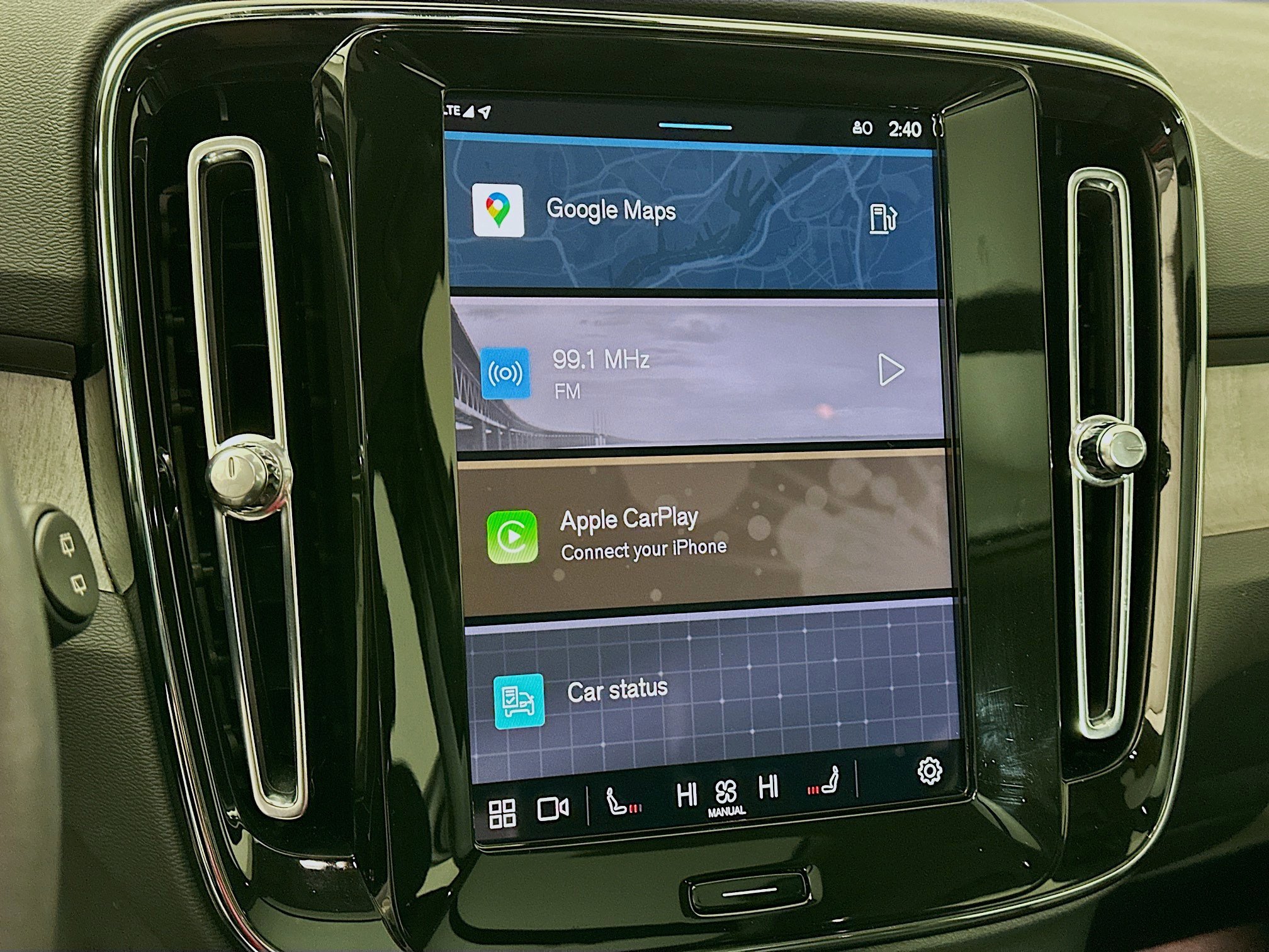 Used 2024 Volvo XC40 B5 Plus image 21