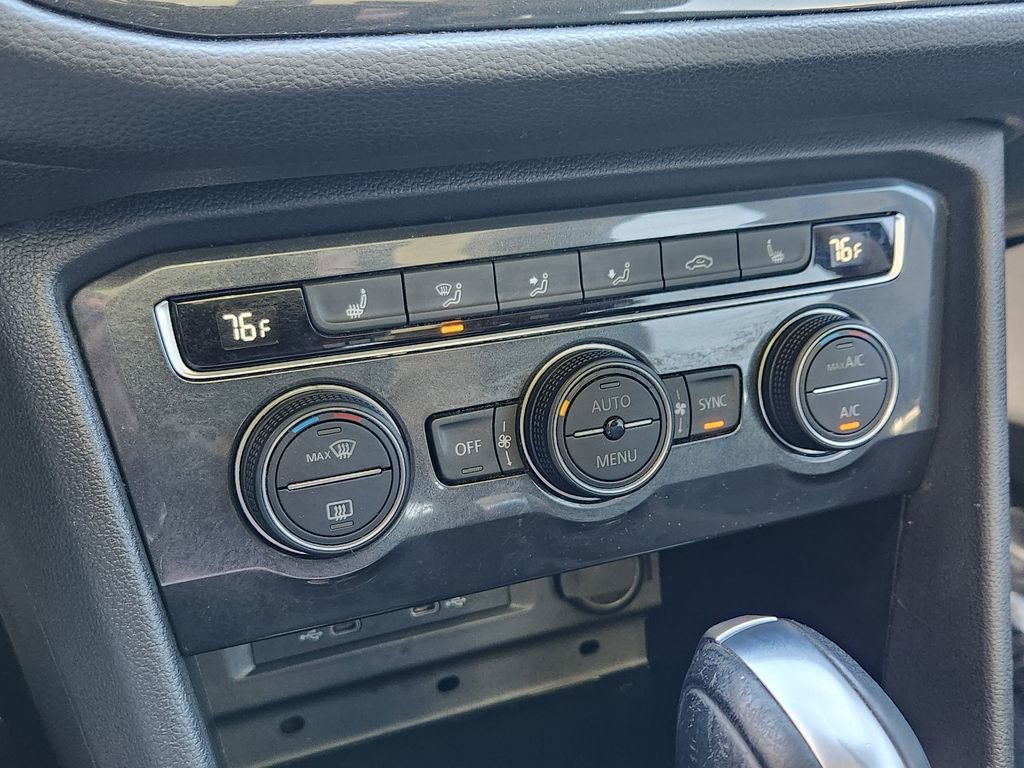 Used 2021 Volkswagen Tiguan SE image 9