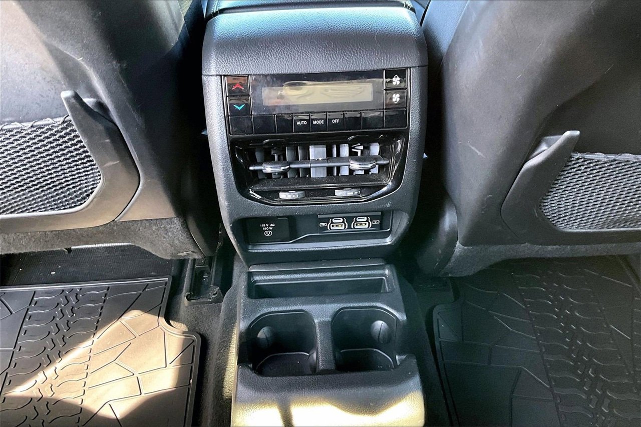 Used 2023 Jeep Grand Cherokee L Altitude image 14
