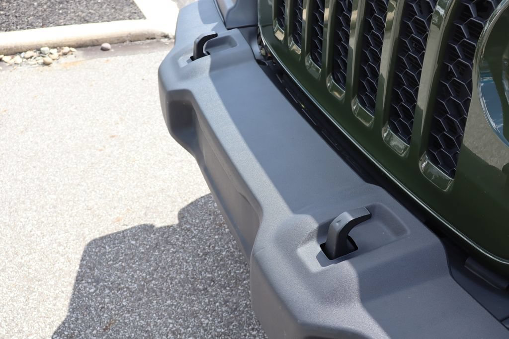 Used 2022 Jeep Gladiator Sport AWD/4WD image 8