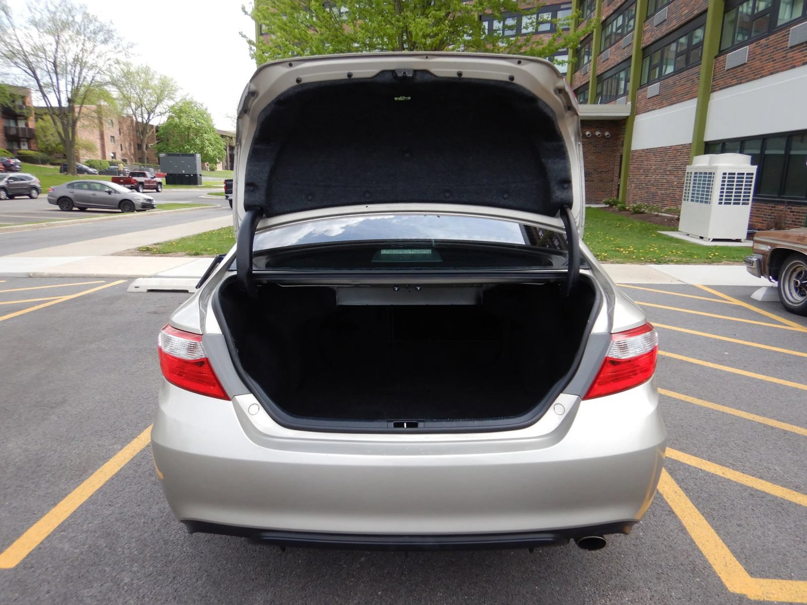 Used 2017 Toyota Camry SE FWD image 25