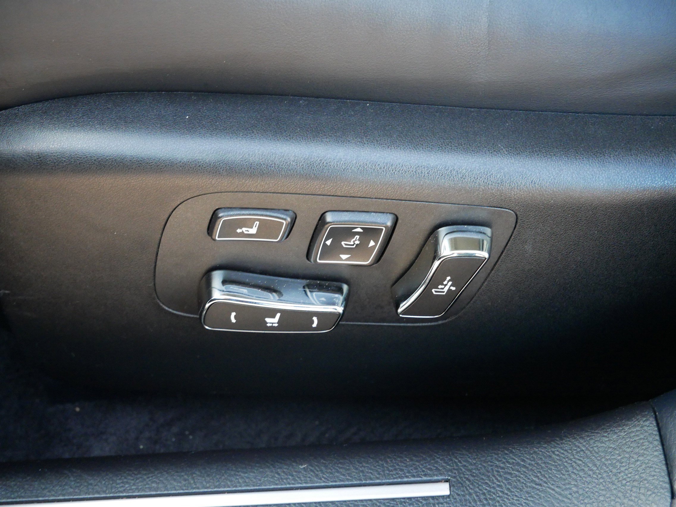 Used 2014 Lexus LS 460 AWD image 20