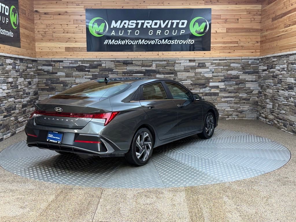 Used 2024 Hyundai Elantra SEL w/ Convenience Package image 9