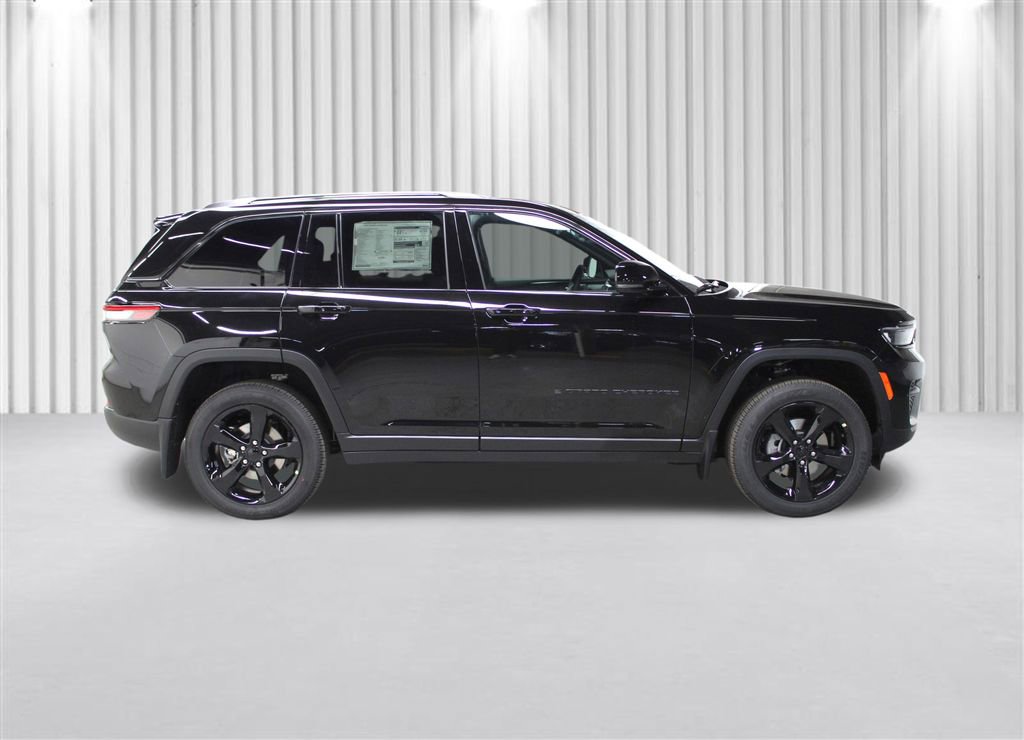 New 2025 Jeep Grand Cherokee Altitude image 2