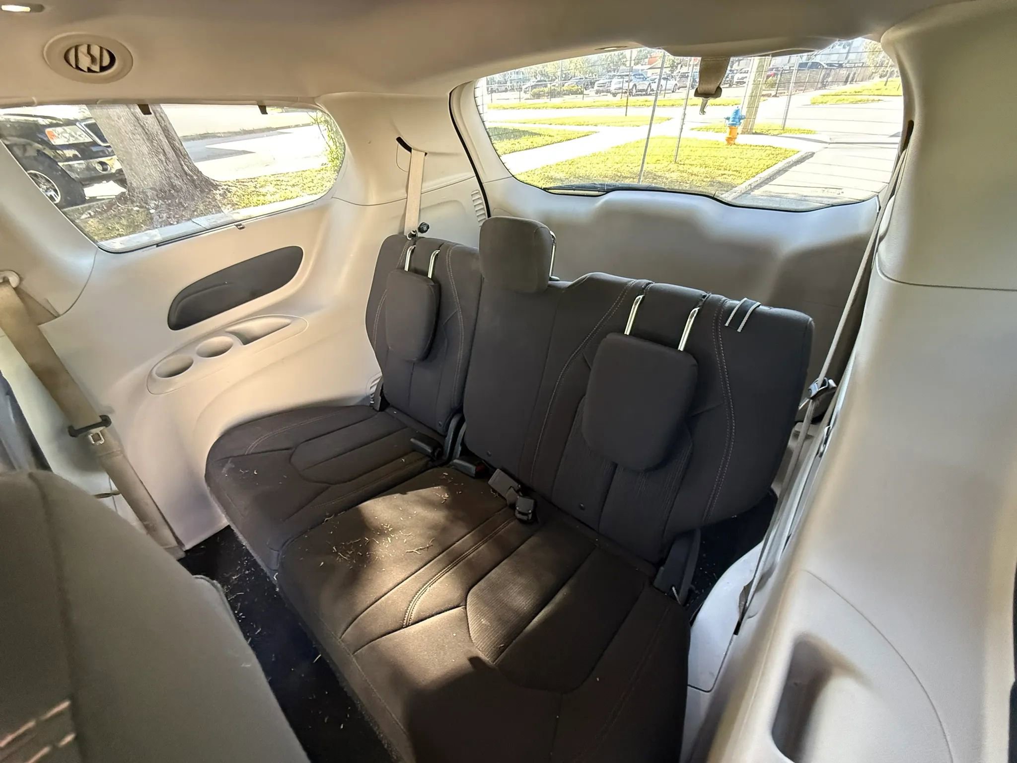 Used 2017 Chrysler Pacifica Touring Plus w/ Tire & Wheel Group FWD image 9