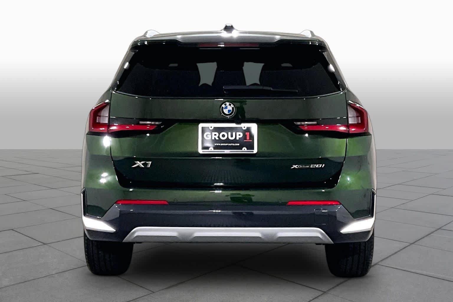 Used 2025 BMW X1 xDrive28i w/ Premium Package AWD/4WD image 4