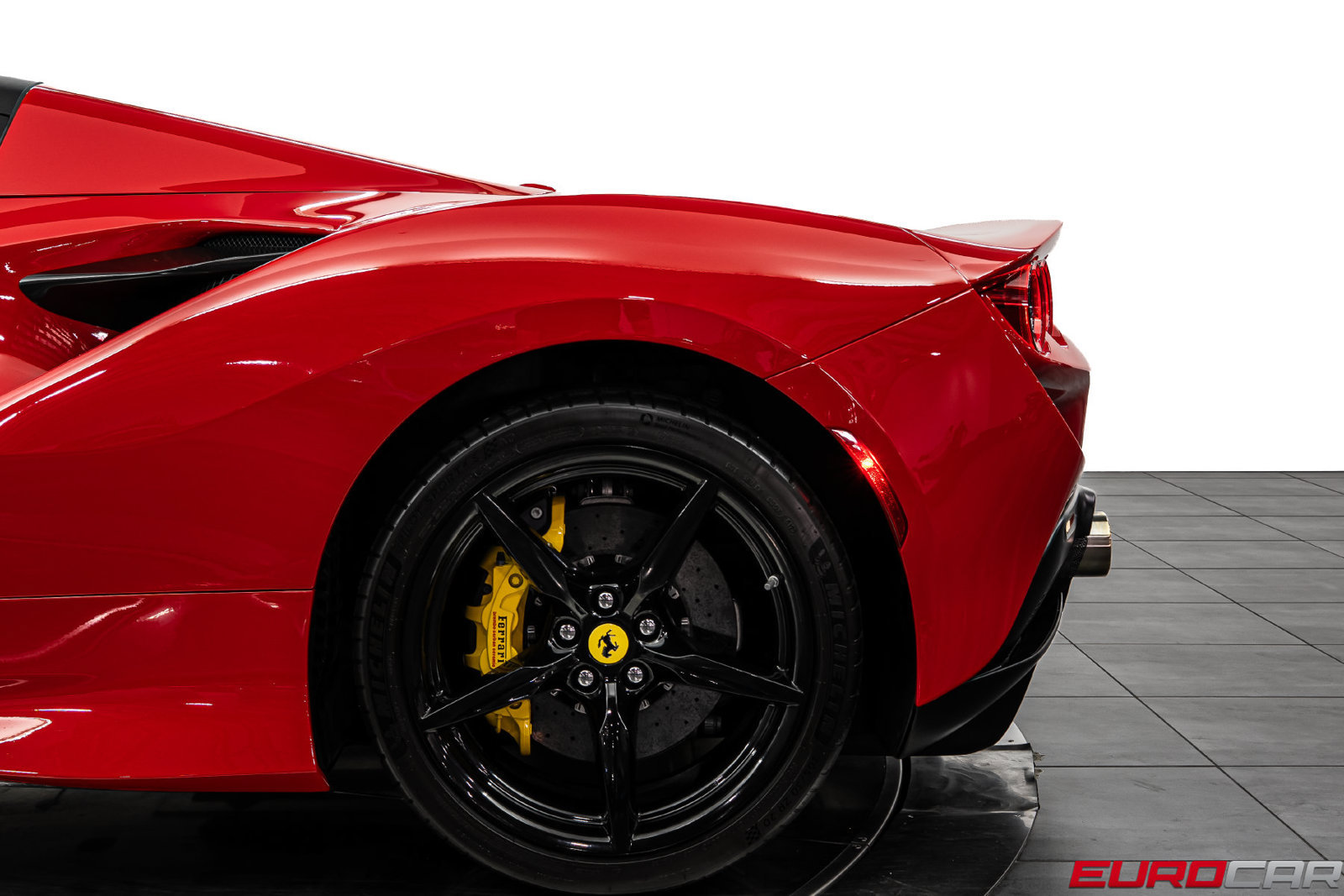 Used 2021 Ferrari F8 Tributo RWD image 20