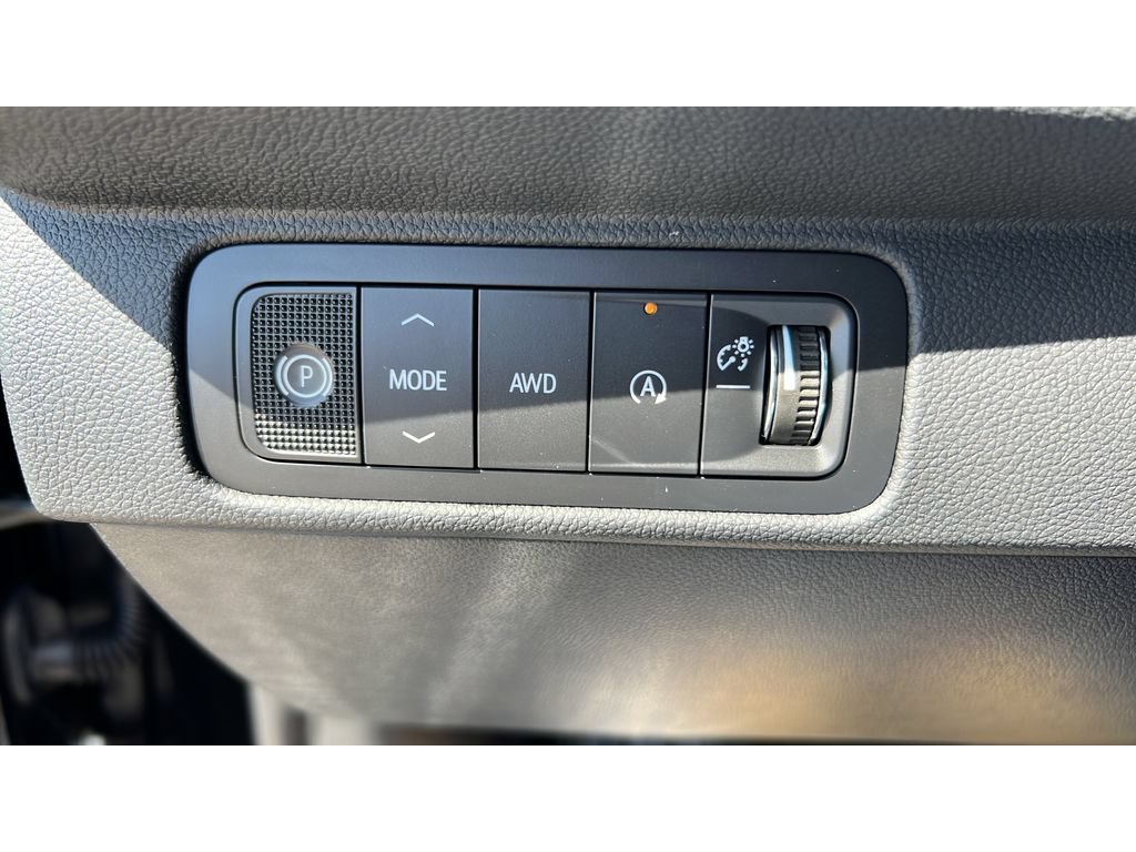 New 2027 Chevrolet Traverse LT w/ Sun and Wheel Package AWD/4WD image 23