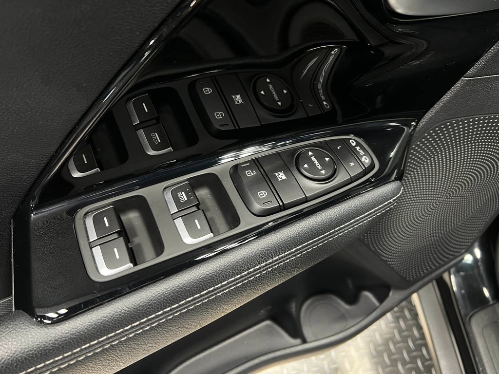 Used 2021 Kia Niro Touring image 14