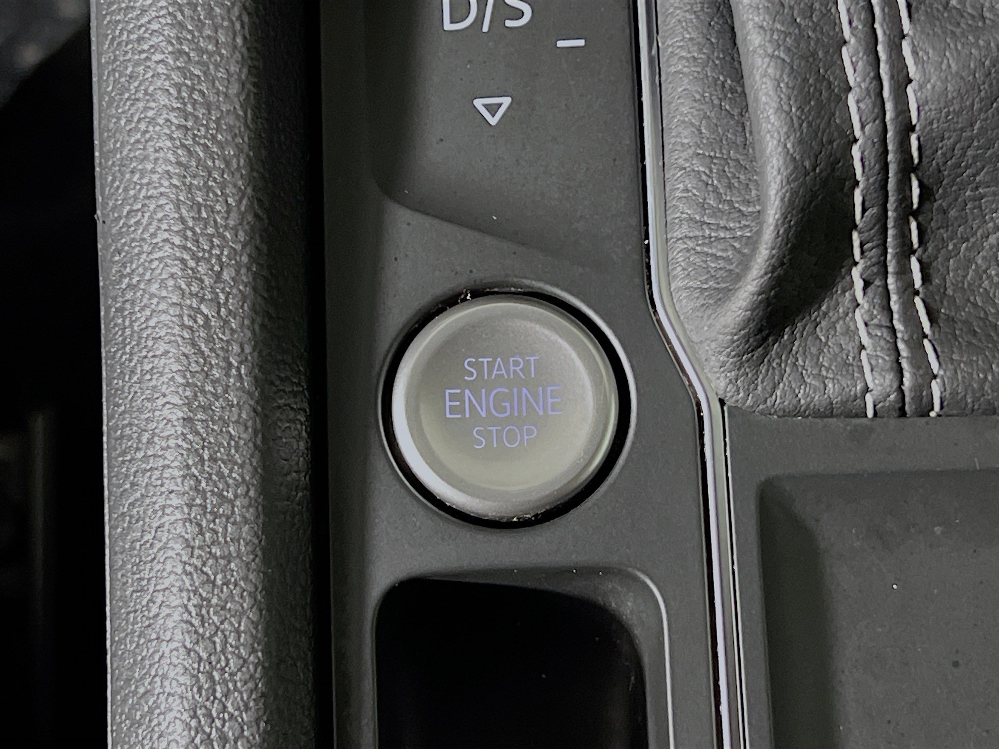 Used 2021 Volkswagen Atlas Cross Sport SE FWD image 23