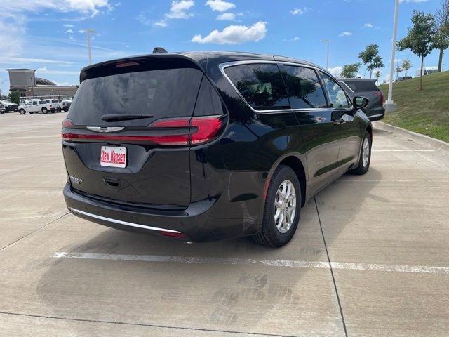 New 2026 Chrysler Pacifica Select image 6