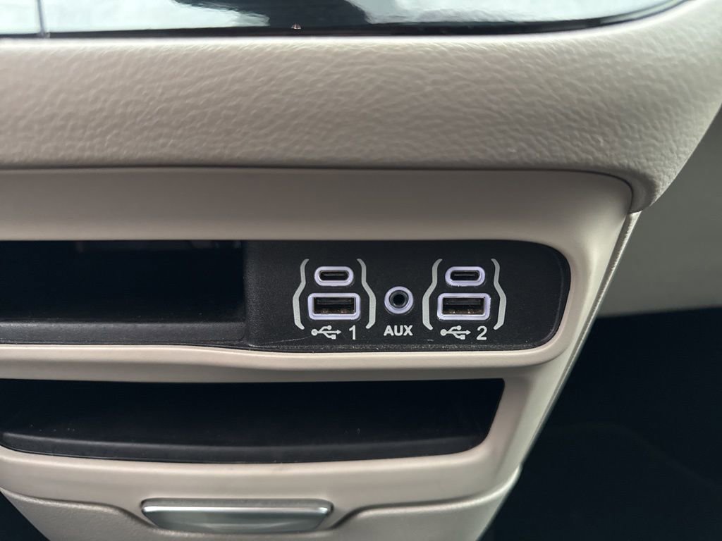 Used 2024 Chrysler Voyager LX image 23