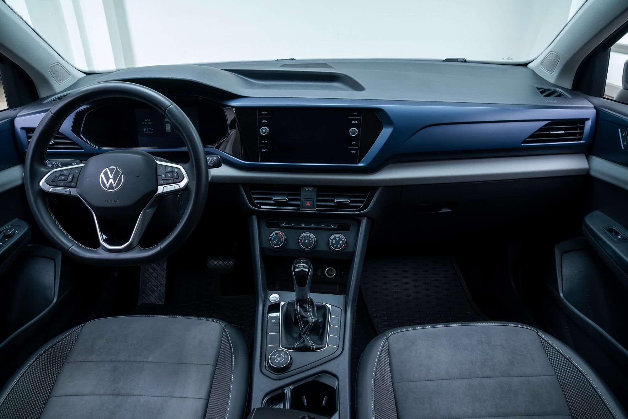 Used 2022 Volkswagen Taos SE w/ Panoramic Sunroof Package AWD/4WD image 8