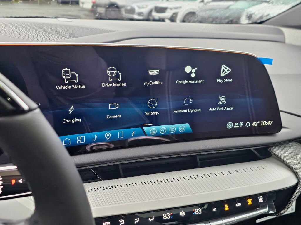 New 2026 Cadillac Optiq Luxury 1 image 35