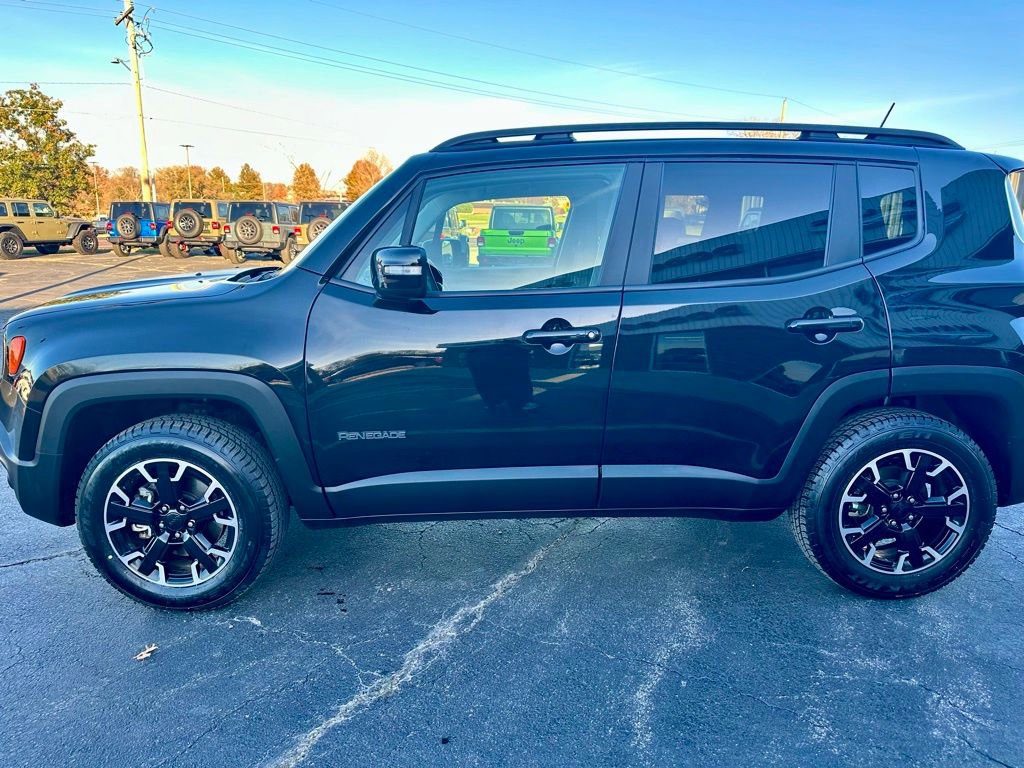 Used 2023 Jeep Renegade Latitude image 2