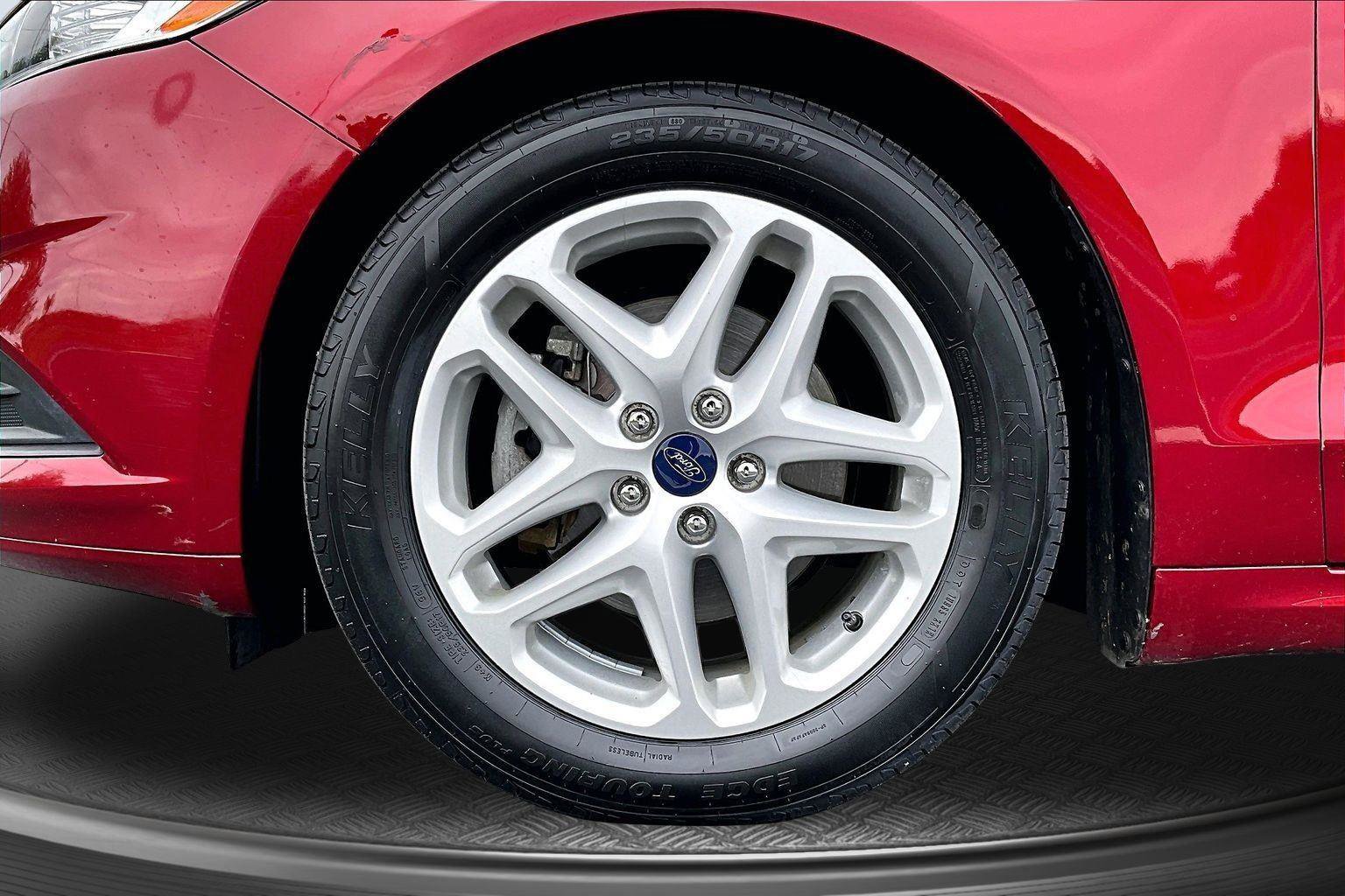 Used 2016 Ford Fusion SE FWD image 10