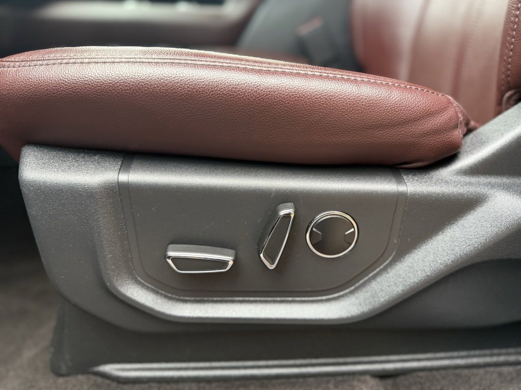 Used 2023 Ford Expedition Limited image 32