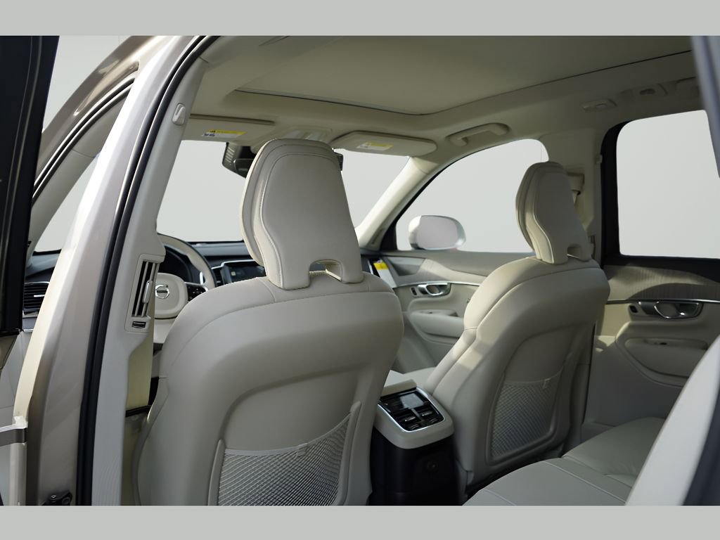 New 2025 Volvo XC90 T8 Plus w/ Protection Package Premier image 20
