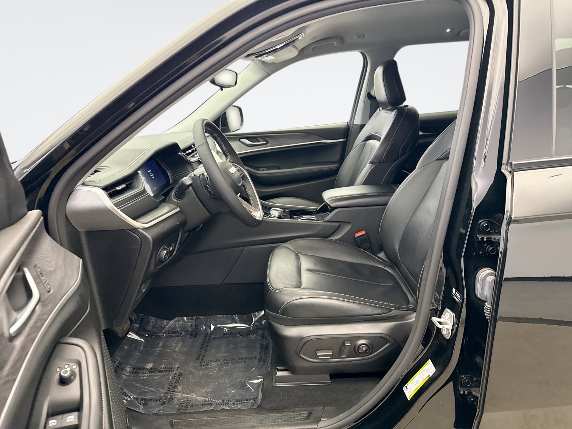 Used 2023 Jeep Grand Cherokee Limited image 10