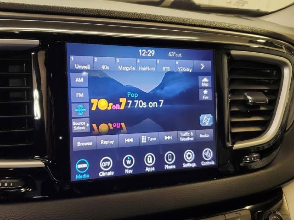 Used 2020 Chrysler Pacifica Touring-L Plus image 24