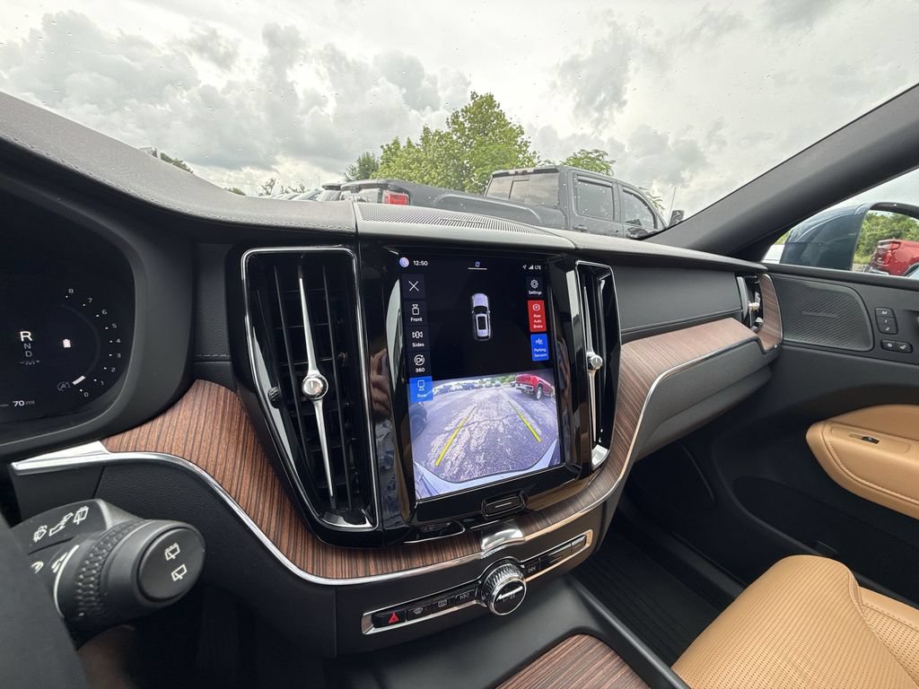 Used 2023 Volvo XC60 B5 Ultimate w/ Climate Package FWD image 21