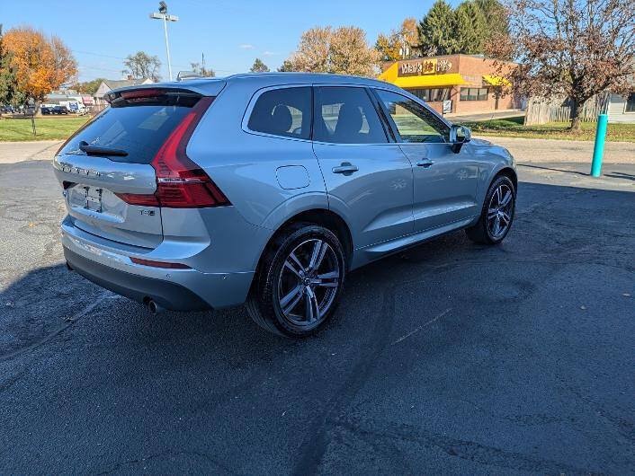 Used 2018 Volvo XC60 T5 Momentum w/ Vision Package AWD/4WD image 7