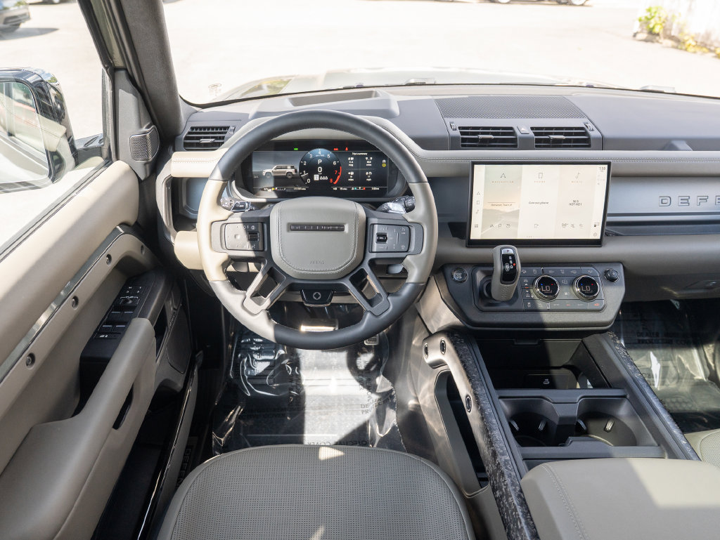Used 2025 Land Rover Defender 110 AWD/4WD image 12